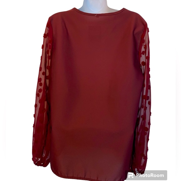 🚨Dot v-neck blouse Merlot - Picture 2 of 3